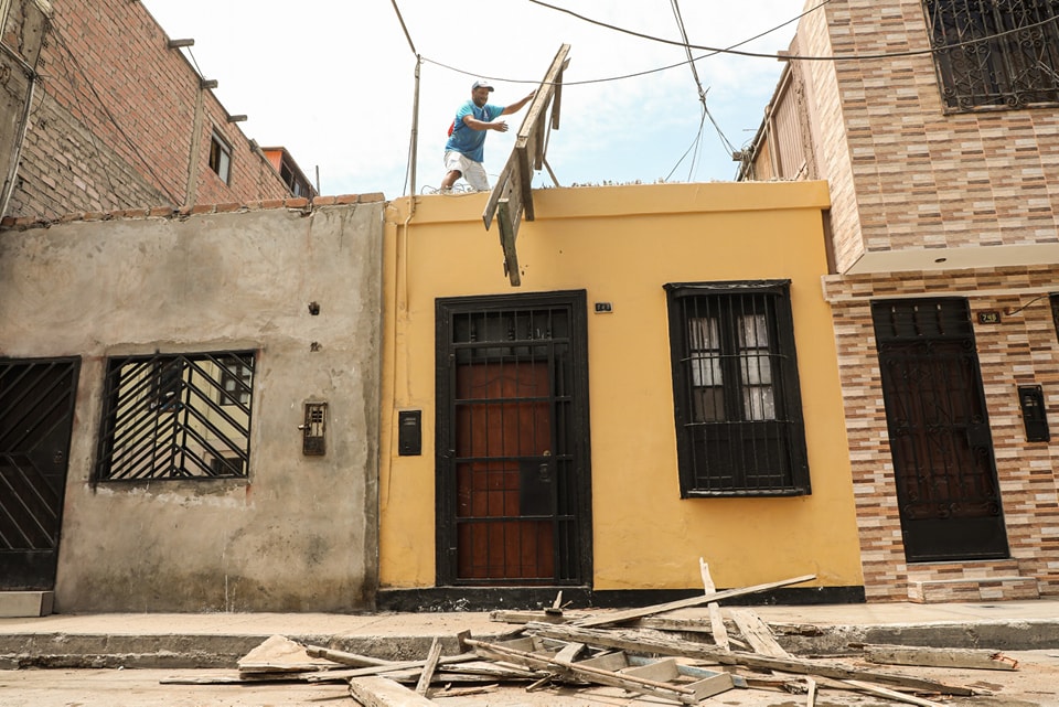 Realizamos la limpieza de los techos de todas sus casas.