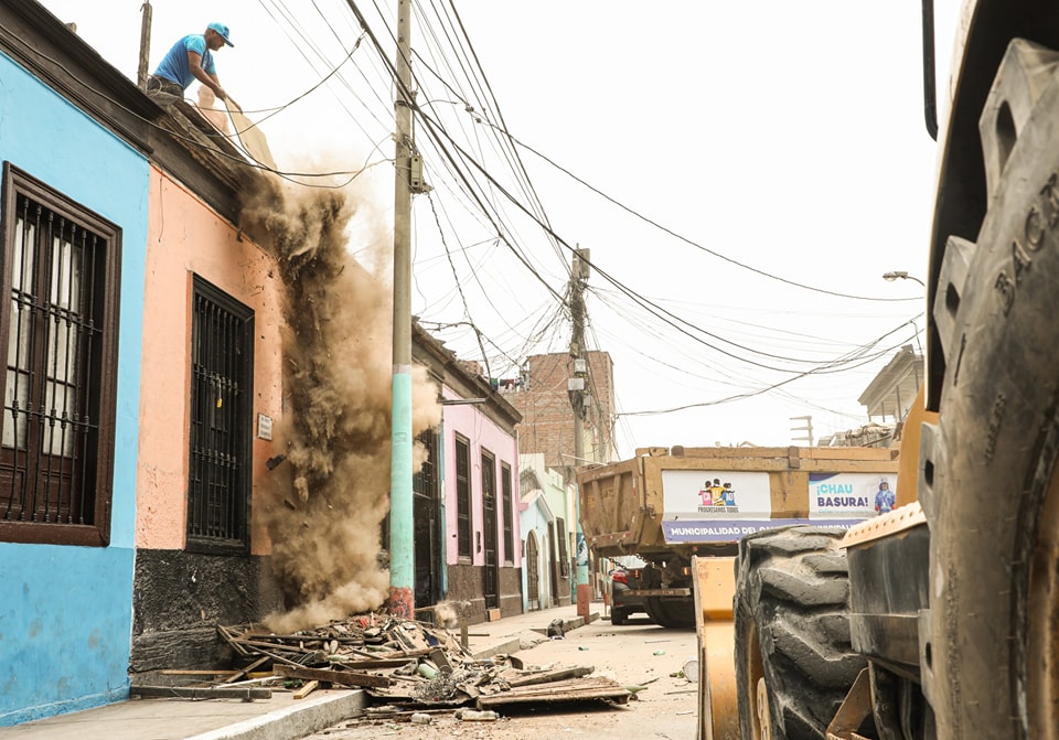 Realizamos la limpieza de los techos de todas sus casas.