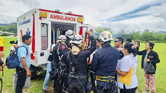 Instalan puente aéreo para traslado de pacientes ante activación de quebradas por lluvias