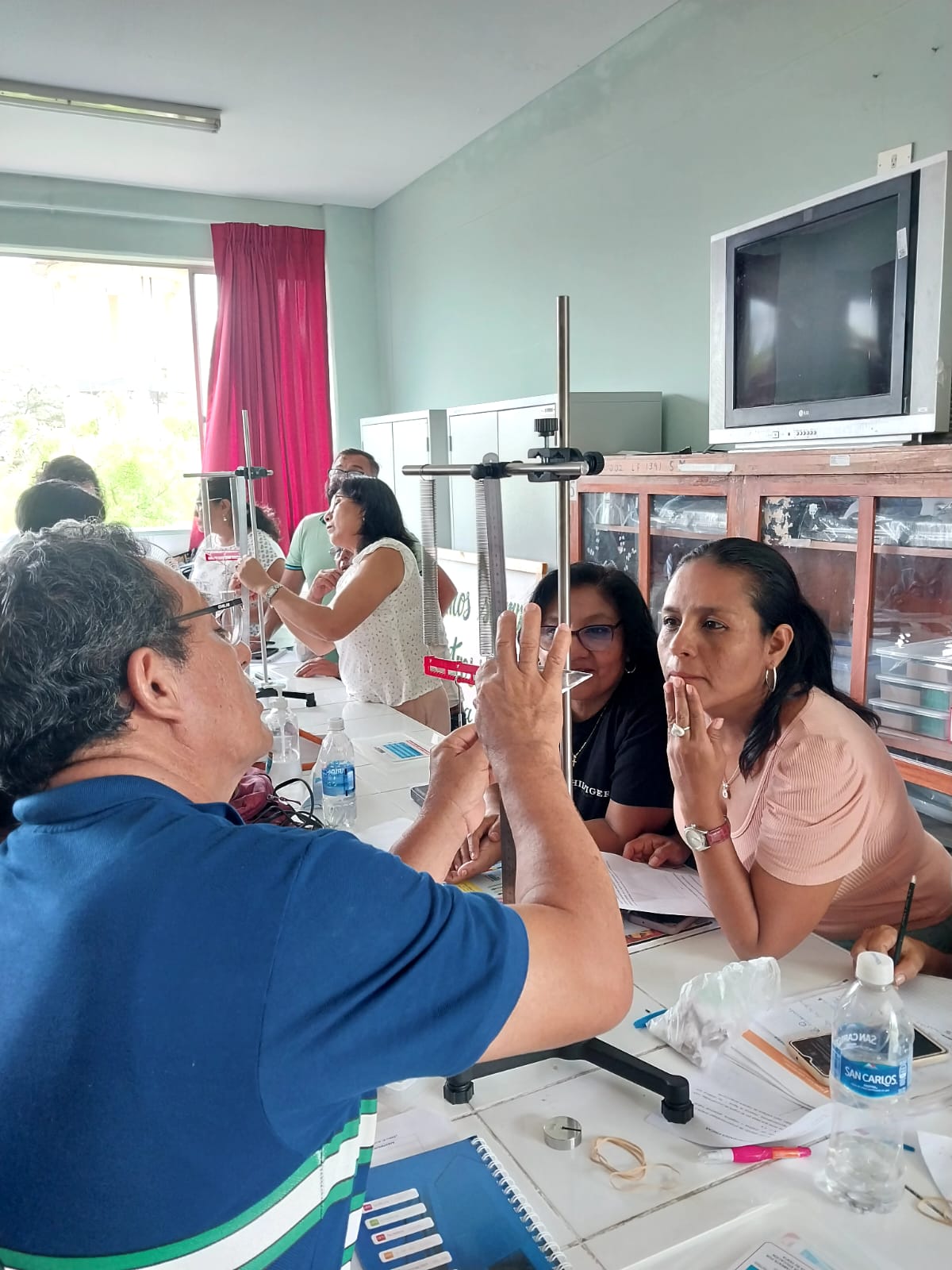 I taller de fortalecimiento de competencias de docentes de Ciencia y Tecnología del nivel secundaria