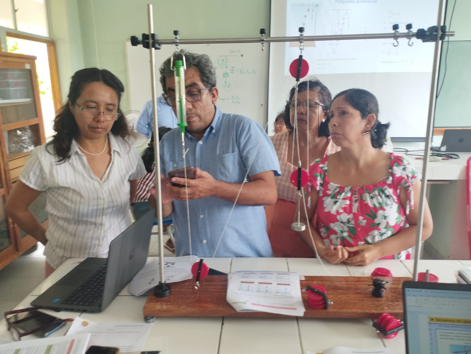 I taller de fortalecimiento de competencias de docentes de Ciencia y Tecnología del nivel secundaria