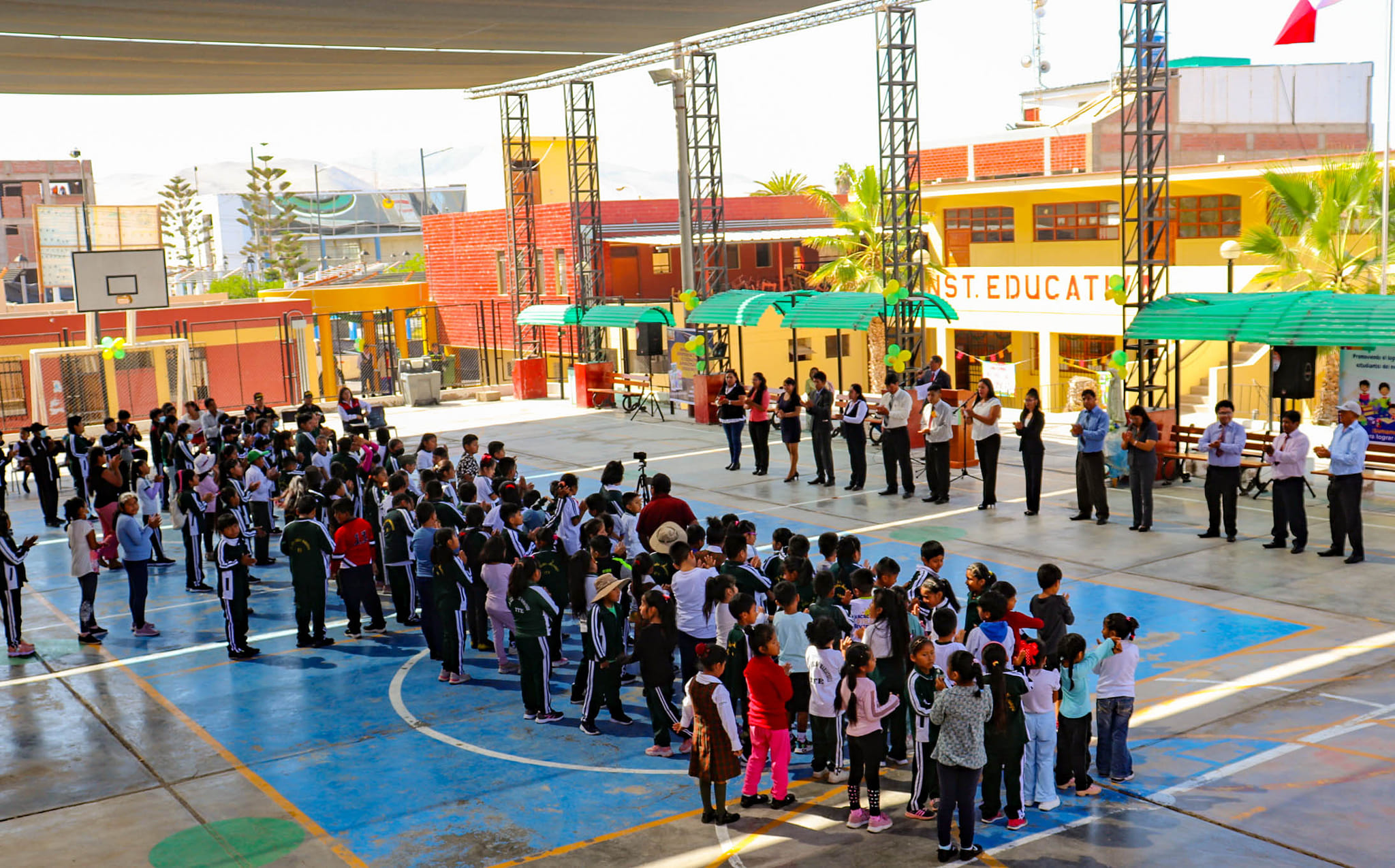 #𝗘𝗱𝘂𝗰𝗮𝗰𝗶ó𝗻 👩🏫 Acompañados de sus padres, hoy cientos de niños, niñas y adolescentes regresaron a las aulas en una ceremonia por inicio del año escolar 2023.