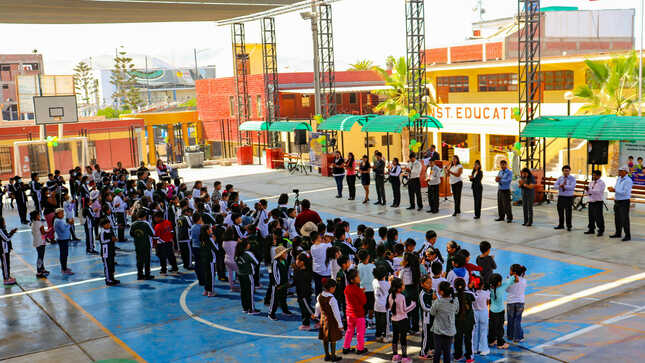 #𝗘𝗱𝘂𝗰𝗮𝗰𝗶ó𝗻 👩‍🏫 Acompañados de sus padres, hoy cientos de niños, niñas y adolescentes regresaron a las aulas en una ceremonia por inicio del año escolar 2023.