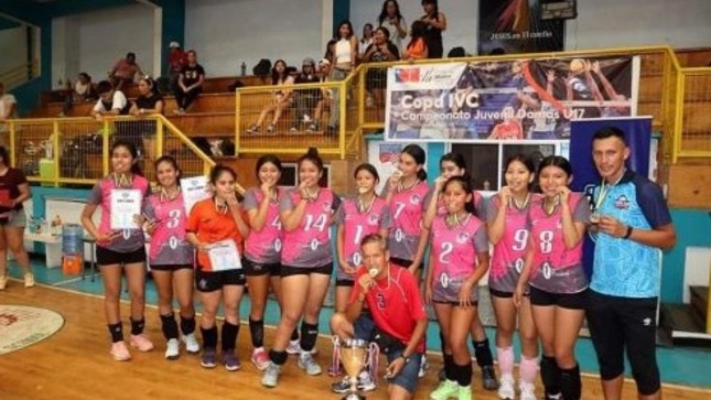 Municipalidad Provincial De Camaná Entregará Reconocimiento A Deportitas Camanejos De Voley Que Campeonaron En La Hermana República De Chile