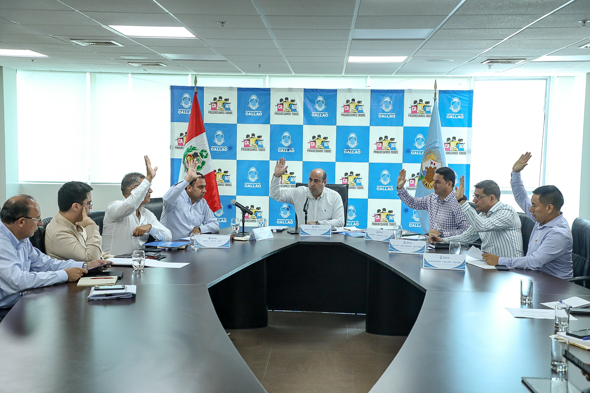 Nuestro alcalde Pedro Spadaro lidera reunión de urgencia con alcaldes del Callao.