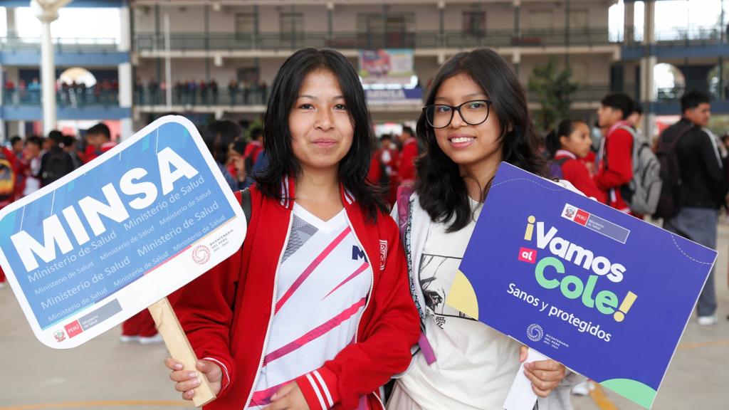 “Vamos al cole sanos y protegidos”: Minsa entregó lentes correctores a los alumnos de la I.E. Mariscal Cáceres de Ayacucho
