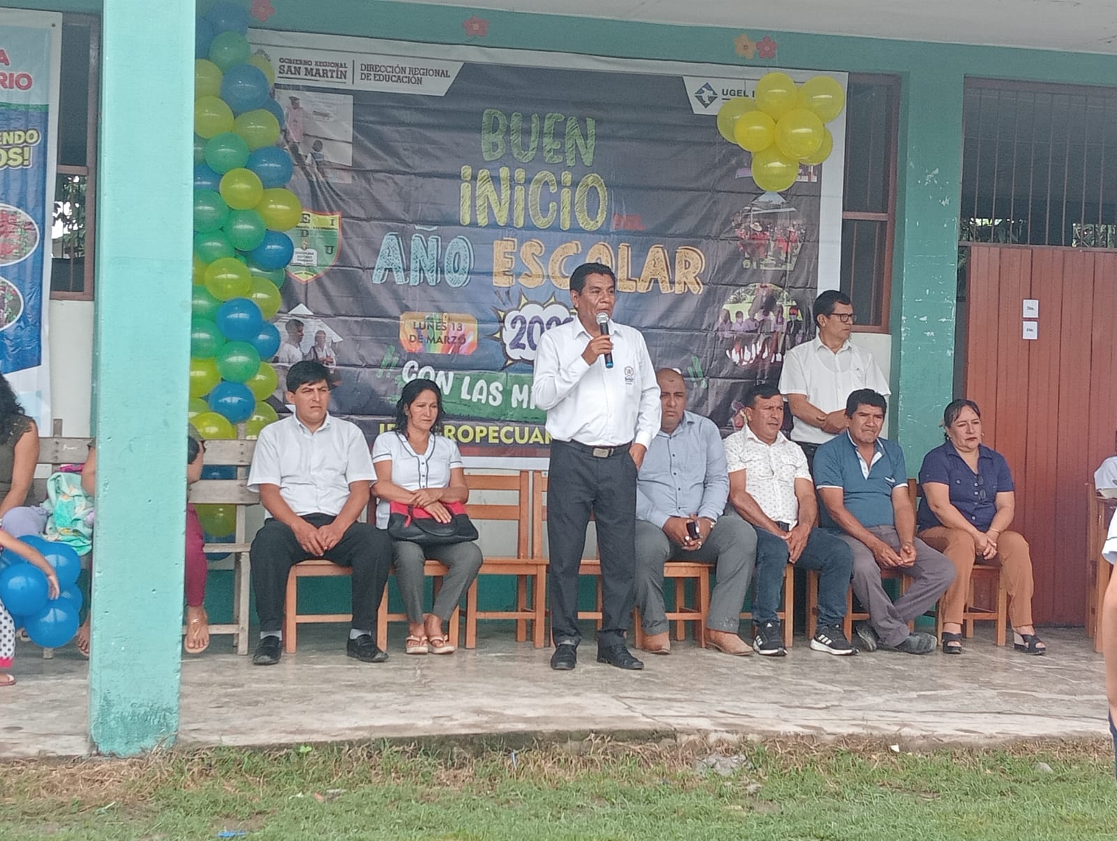 Profesor FELIX QUIROZ ENRIQUEZ Jefe del Área de AGP de la UGEL Bellavista aperturando el año escolar en la IE: Agropecuario Dos Unidos - Bajo Biavo.