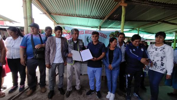 Entrega de resolución al Mercado de Casuarinas - San Jose
