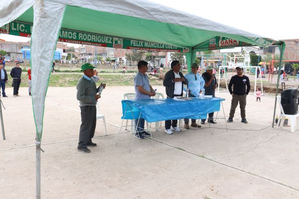 Alcalde de Andrés Avelino Cáceres Dorregaray, participo en la Reunión del Barrio de Santa Elena.