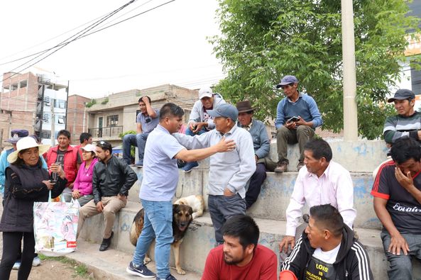 Alcalde de Andrés Avelino Cáceres Dorregaray, participo en la Reunión del Barrio de Santa Elena.