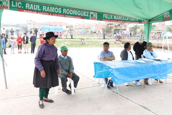 Alcalde de Andrés Avelino Cáceres Dorregaray, participo en la Reunión del Barrio de Santa Elena.