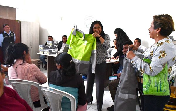 Entrega de EPPS a Personal de Limpieza Publica y Área Verde.