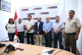 Bono excepcional de s/ 950 para maestros y auxiliares será entregado este mes