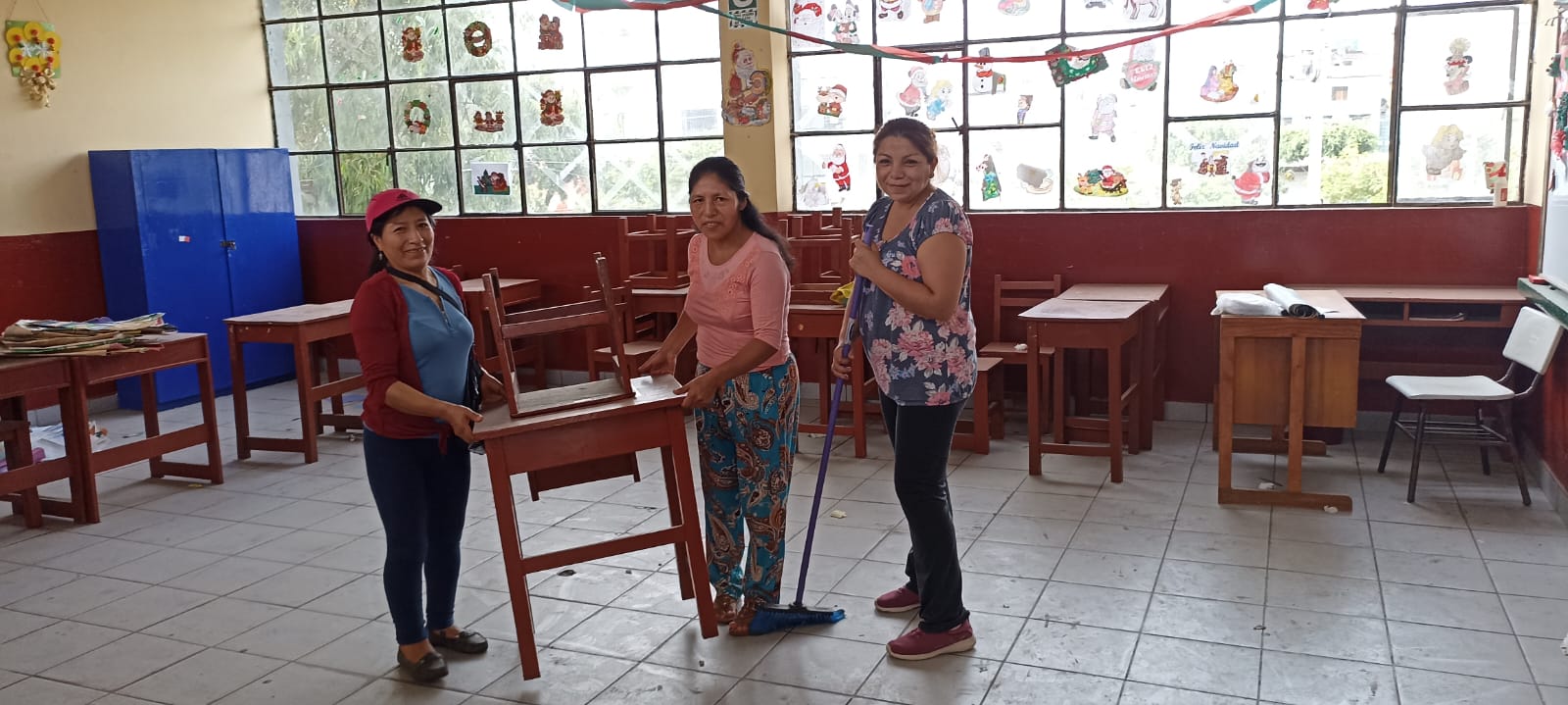 Padres de familia realizan jornada de limpieza en la ie 7062 naciones unidas de sjm