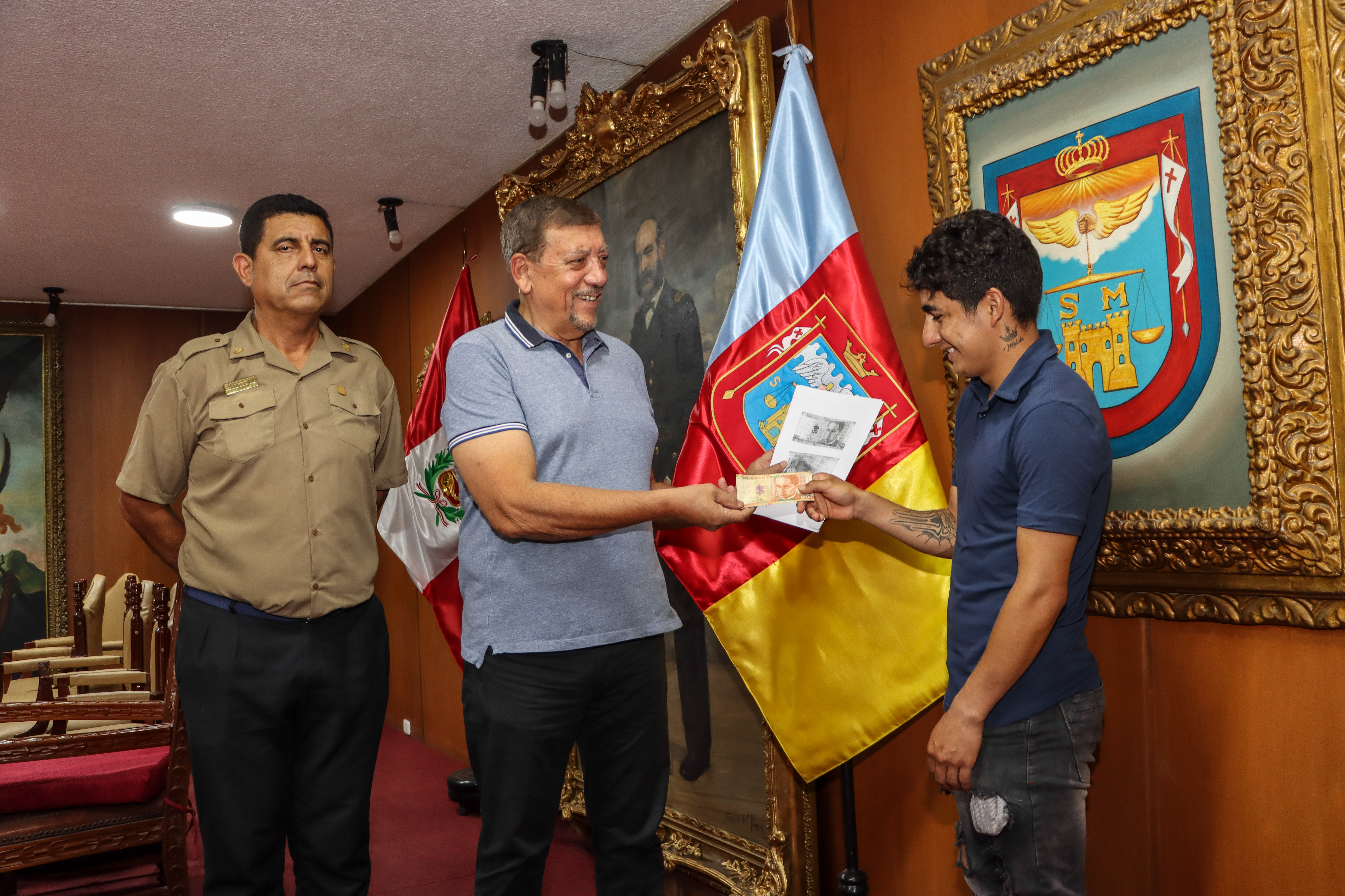 Policía Municipal Javier Arribasplata Almestar, dio un gran ejemplo de honradez