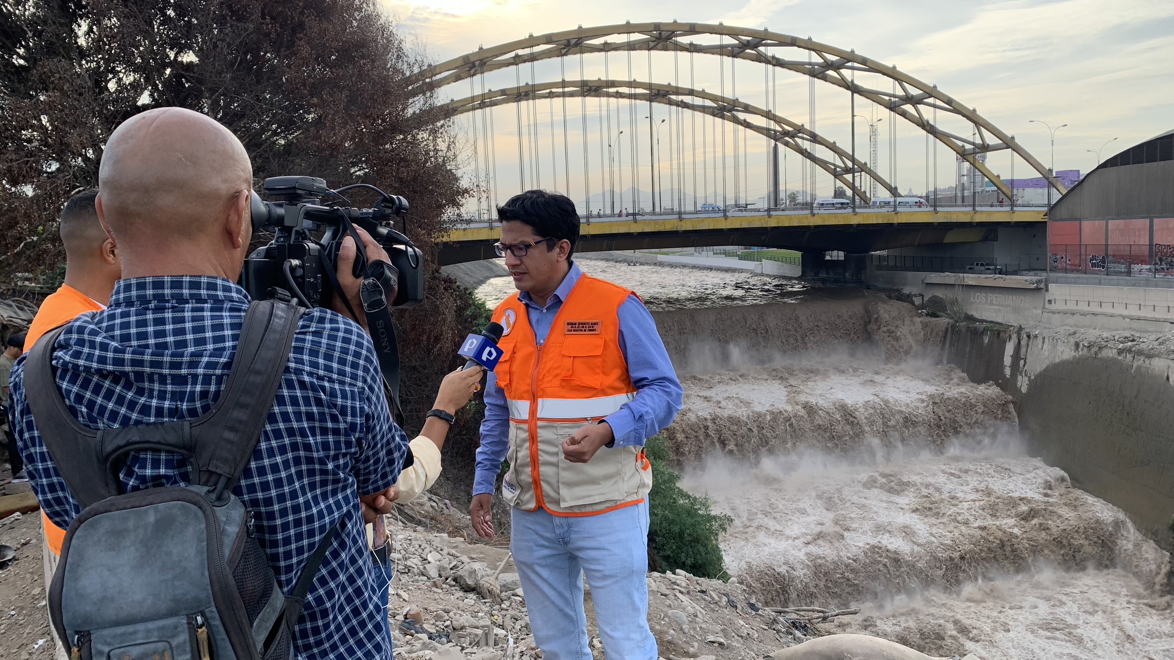 El alcalde Hernán Sifuentes y el equipo de la Municipalidad de San Martin de Porres dieron cuenta de la descolmatación y limpieza del río.
