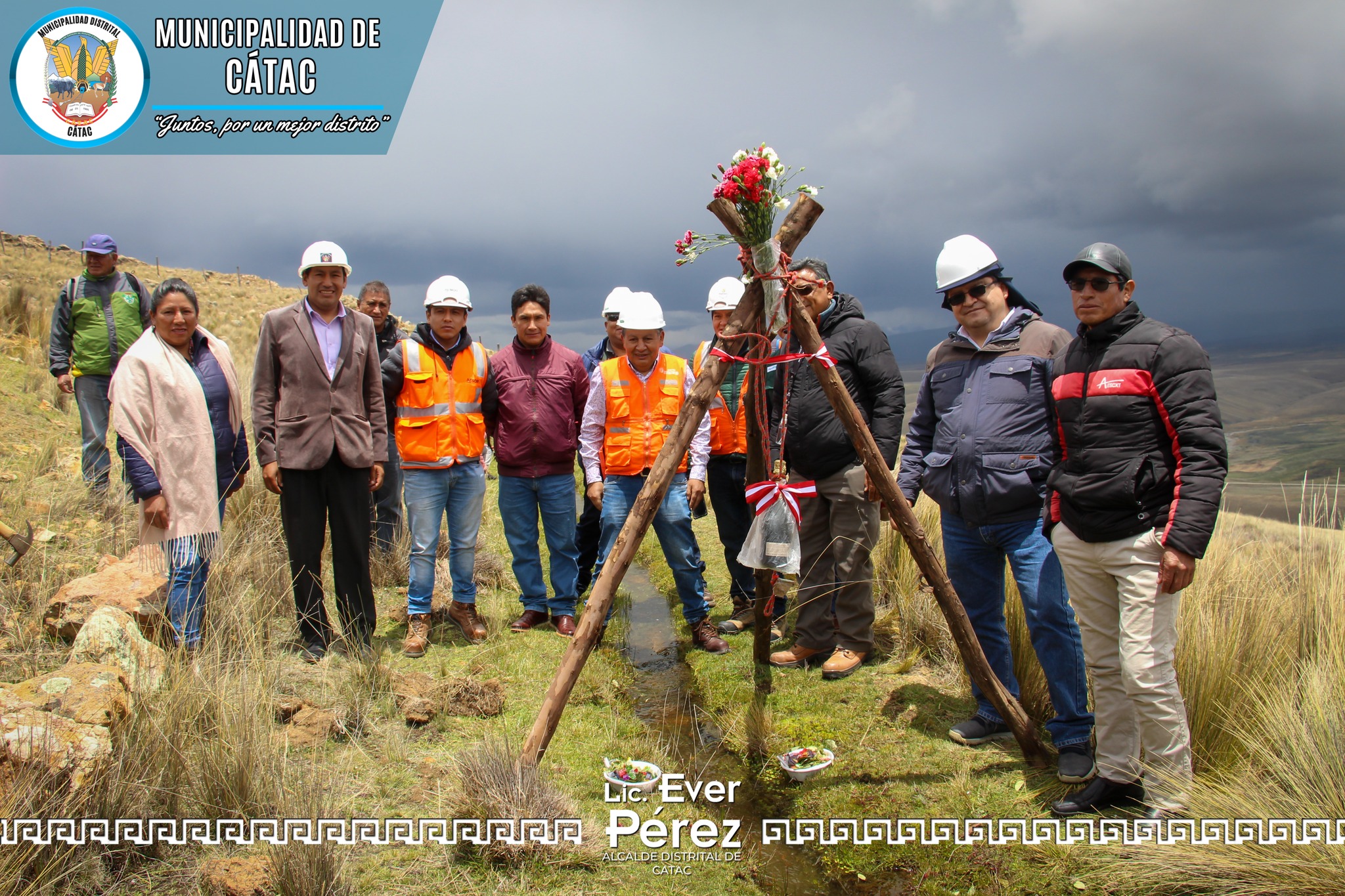 Alcalde de Cátac, Recuay y regidores presentes en ceremonia. 