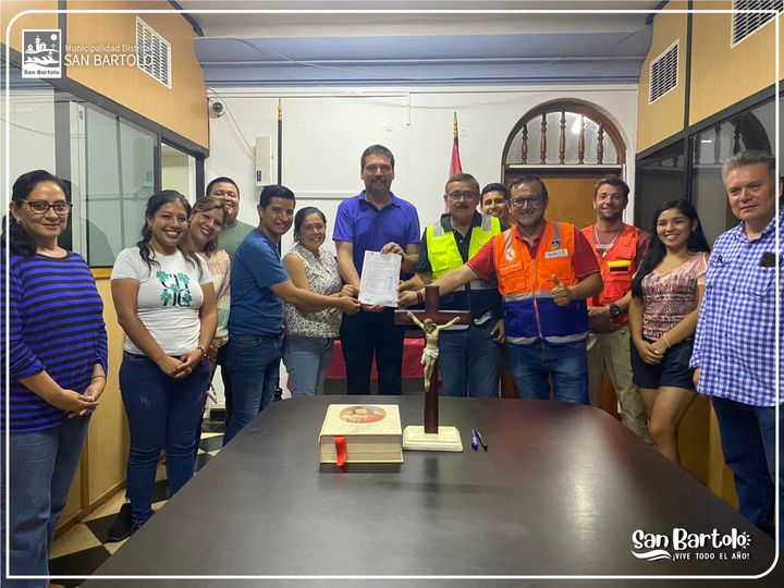encabezado por nuestro alcalde sr. August Carbajal y conformado por diferentes funcionarios de nuestra entidad edil.