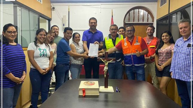 encabezado por nuestro alcalde sr. August Carbajal y conformado por diferentes funcionarios de nuestra entidad edil. 