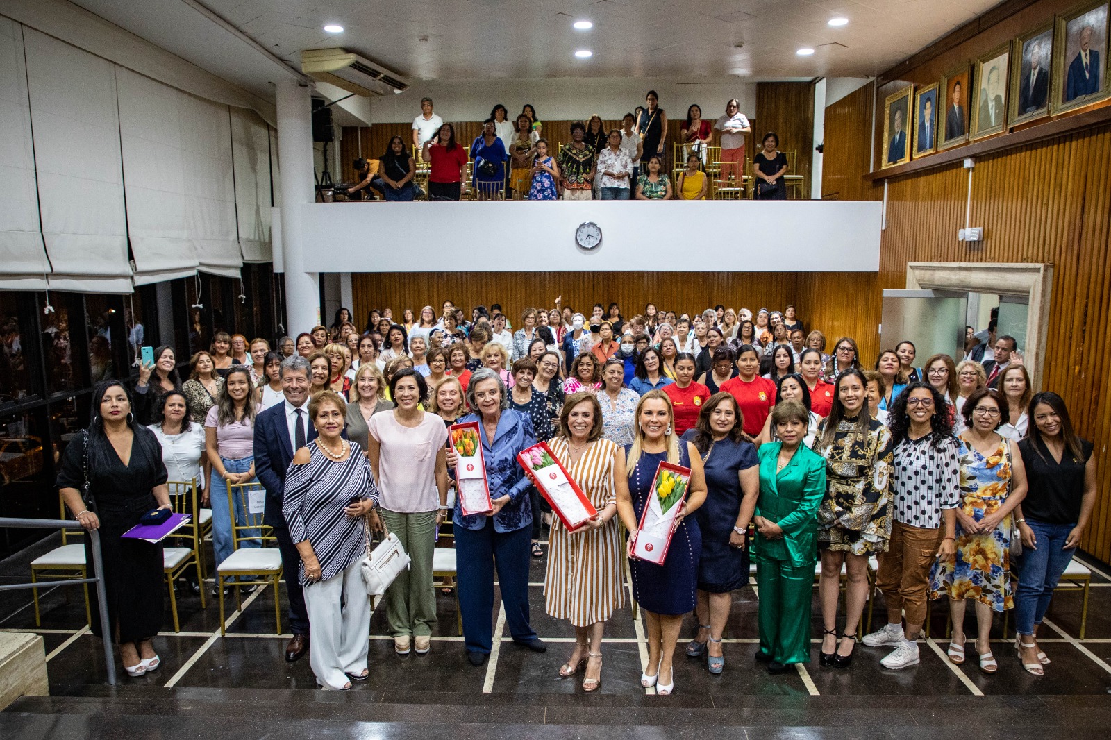 Municipalidad de Lince organizó foto por el Día Internacional de la Mujer