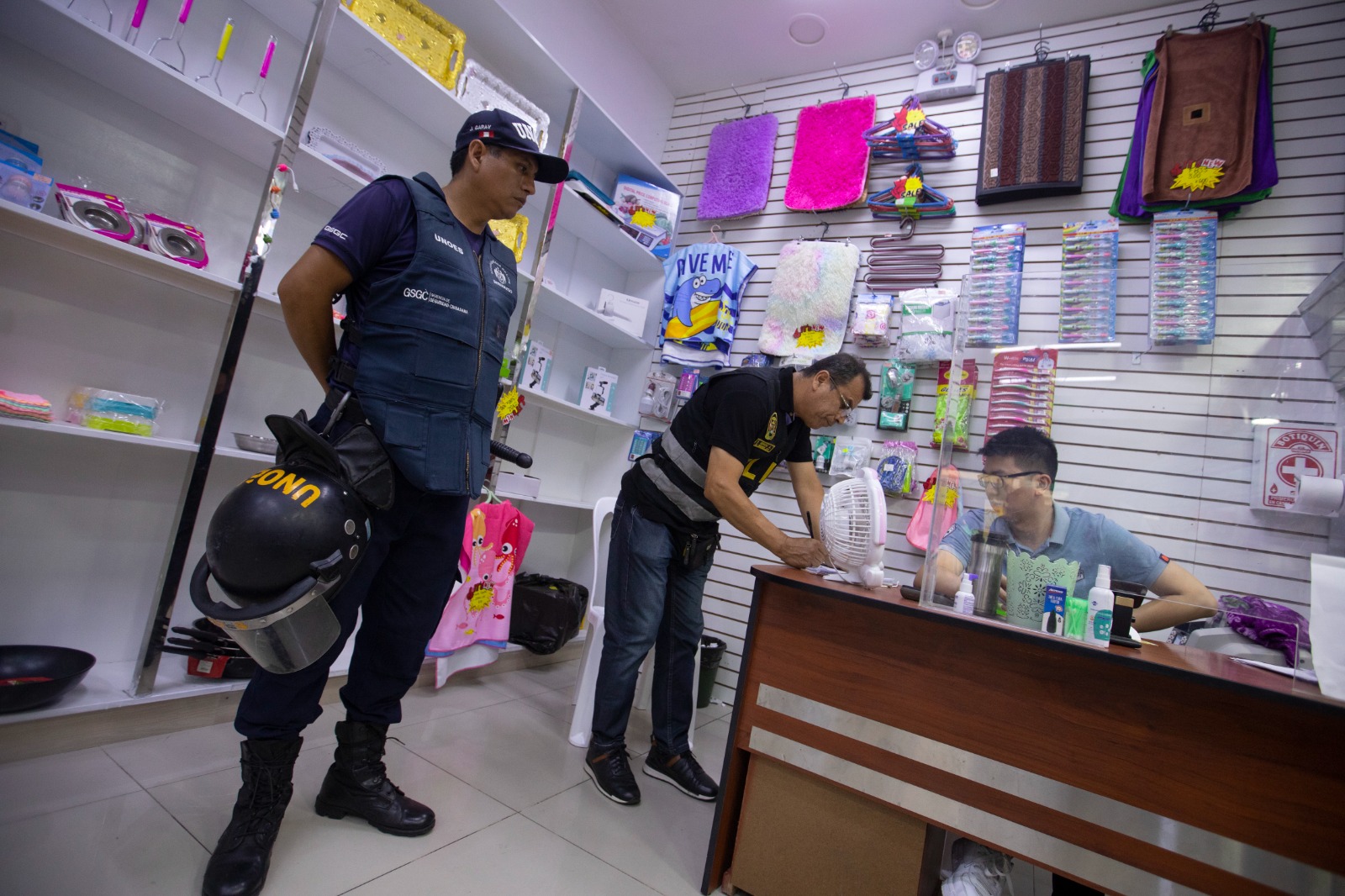 Operativo sorpresa se realizó en los jirones Miró Quesada, Ayacucho, Puno, Paruro.