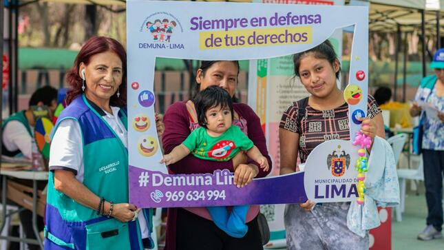 Exitosa Campaña de Salud «Mujeres Saludables» se llevó a cabo en la Plaza de Armas de Huaycán.