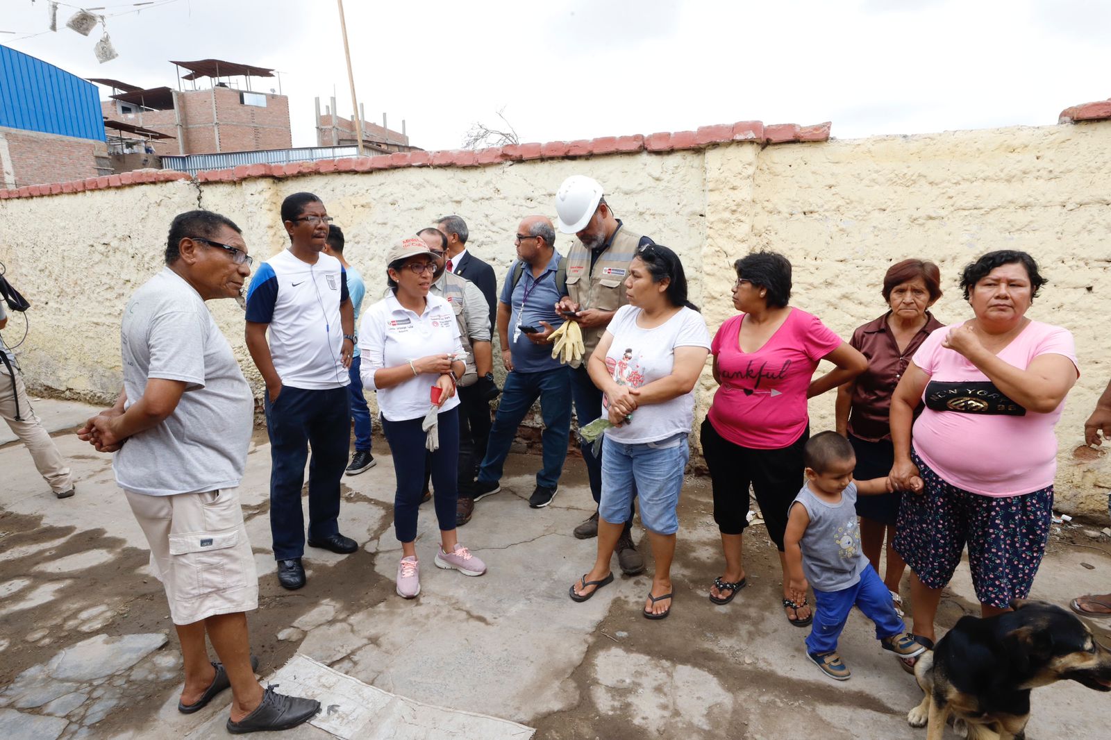 Ministra de Cultura participó en campaña de limpieza de techos en el Centro Histórico de Lima por fuertes lluvias