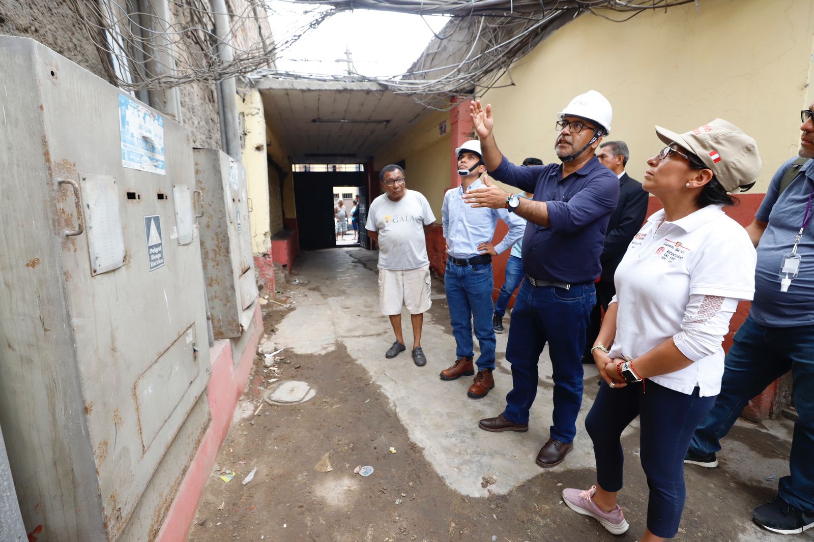 Ministra de Cultura participó en campaña de limpieza de techos en el Centro Histórico de Lima por fuertes lluvias