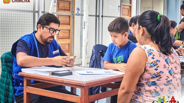  La sub gerencia de registro civil, en coordinación de oficina de la RENIEC CHINCHA   realiza esta gran campaña de trámites cómo son (Renovación, Duplicado, actualización de datos), para niños y adultos del Documento Nacional de Identidad . En esta oportunidad el personal de RENIEC, está atendiendo a los vecinos de la provincia de Chincha y sus distritos .