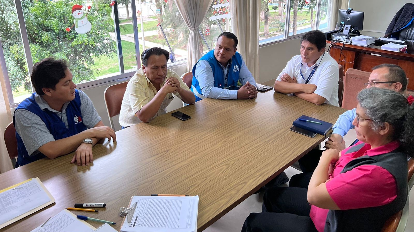 Representante de la Defensoría del Pueblo en reunión