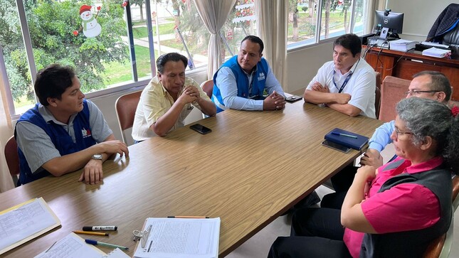 Representante de la Defensoría del Pueblo en reunión