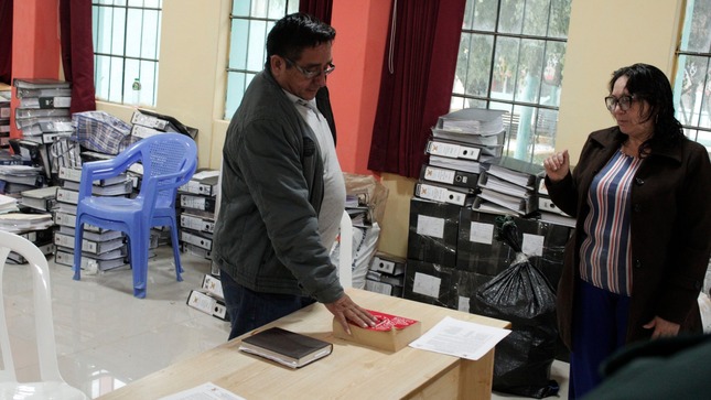 Con el fin de dialogar, planificar, coordinar y elaborar políticas, programas, planes y actividades que contribuyan a la tranquilidad y seguridad en nuestro distrito, el alcalde, Ing. Alex Garces Colupu, fue juramentado como Presidente del CODISEC- Sapillica en presencia de autoridades locales y demas asistentes, muchos de los cuales pasaron a formar parte del mencionado comité tal como se detalla a continuación:
1. Presidente: Ing. Alex Garces Colupu, alcalde de la MDS. 
2. Secretario técnico: Agustín Manchay Yahuana, encargado de Seguridad Ciudadana de la MDS, representante de la MDS. 
3. Miembro: Alfz. Carlos Espinoza Calle, jefe de la comisaria de la PNP-SAPILLICA, representante de la PNP-SAPILLICA.
4. Miembro: Santos Rondoy Jara, jueza de primera nominación, representante del juzgado de primera nominación.
5. Miembro: Celia Guayanay Naira, jueza de segunda nominación, representante del juzgado de segunda nominación. 
6. Miembro: Dr. Juan Diego Perez Mendoza, jefe del Centro de Salud, representante del centro de salud.
7. Miembro: Ing. Norman Sanchez Castillo, jefe de la Oficina Agraria, representante de Oficina Agraria.
8. Miembro: Anabel Lizano Umbo, responsable de la DEMUNA, representante de DEMUNA. 
9. Miembro: Angel Lima Chinchay, presidente de la Central de Rondas Campesinas, representante de las Rondas Campesinas de Sapillica. 
