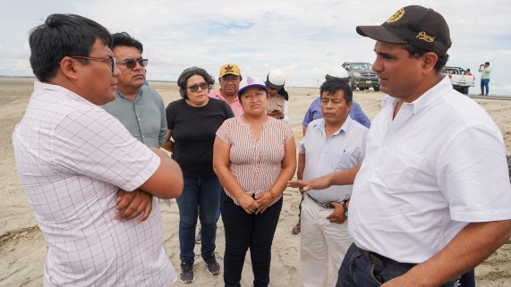 Gobernador coordina ampliar salida del río por canal de Chutuque (Sechura)