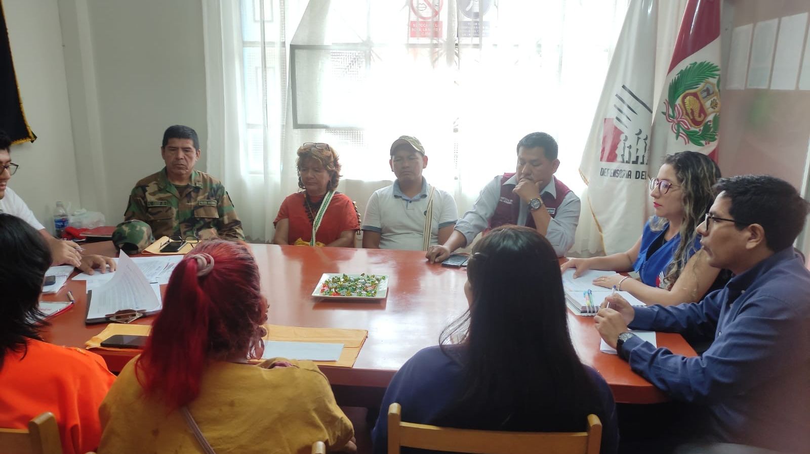 Representante de la Defensoría del Pueblo en reunión