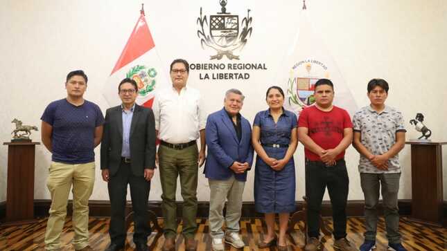 César Acuña gestionará agua potable para 5 mil familias de 	Shiracmaca