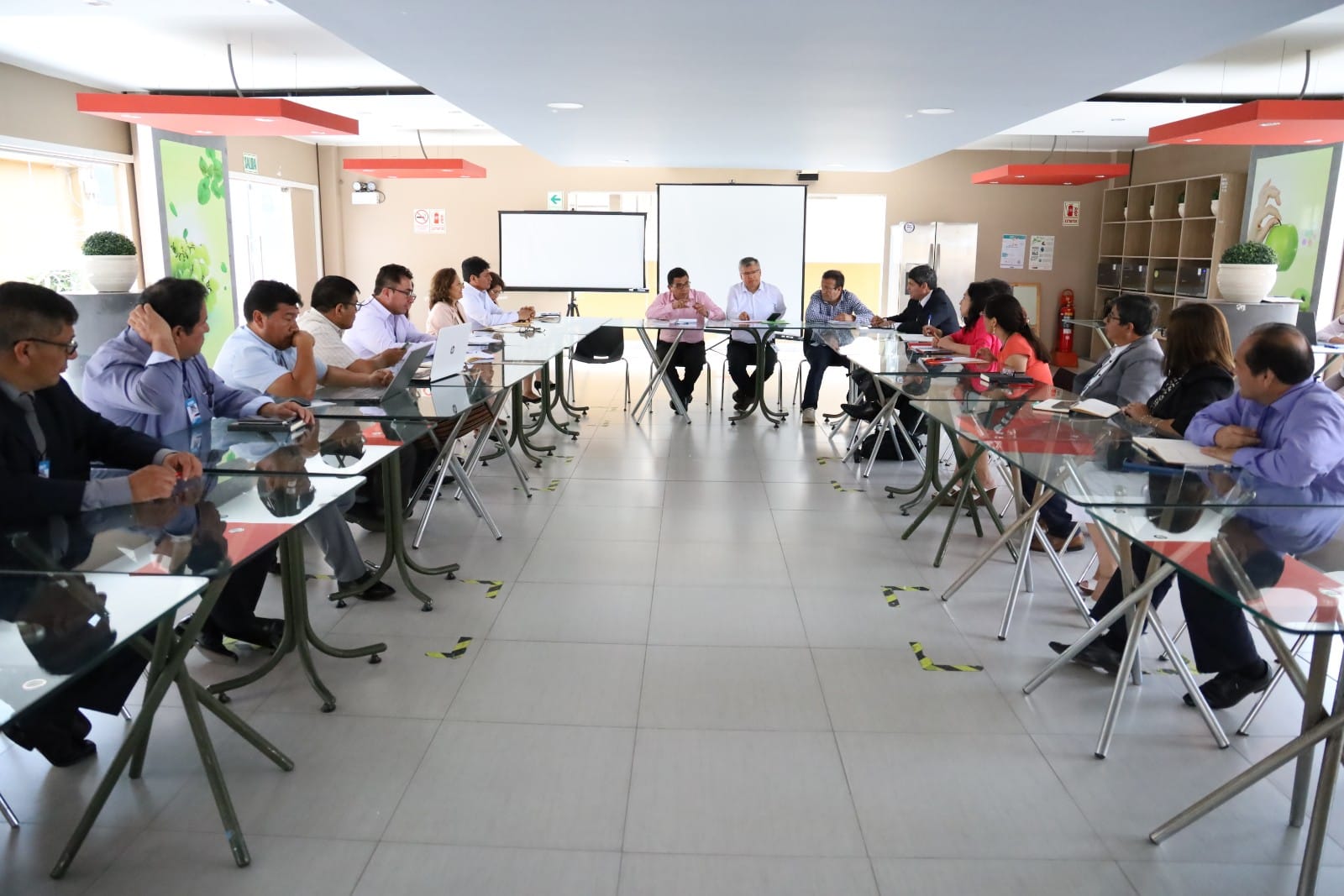 Gobierno regional expone problemáticas al MINEDU y consigue acuerdos importantes en favor de la educación
