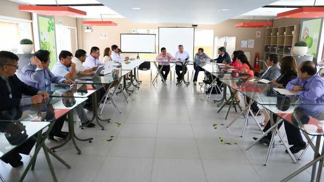 Gobierno regional expone problemáticas al MINEDU y consigue acuerdos importantes en favor de la educación