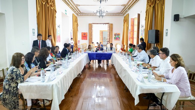 César Acuña anuncia shock de inversión con 40 millones en educación en el 2023