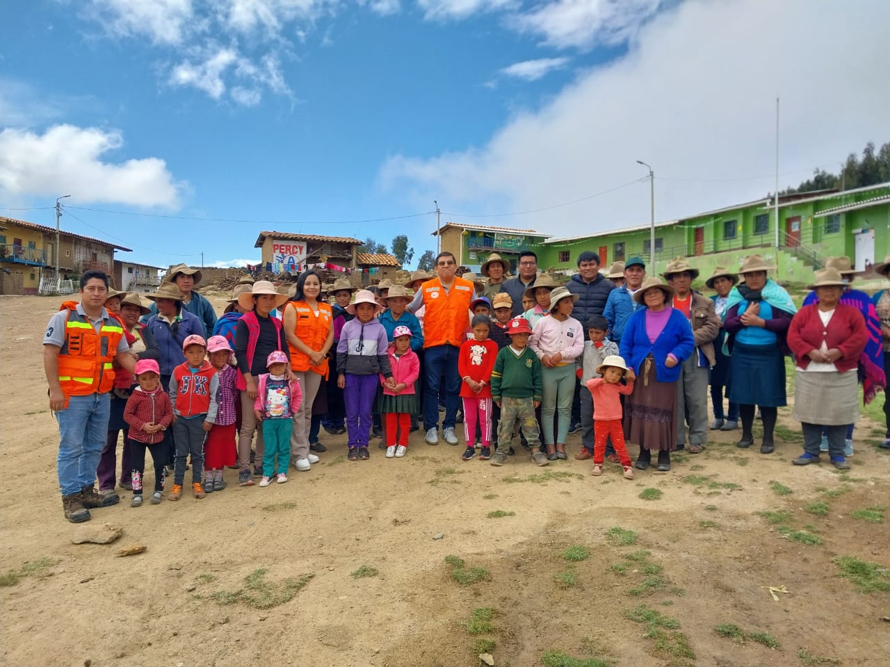 Familias de Carabamba reciben ayuda humanitaria del GORE La Libertad tras lluvias y granizada