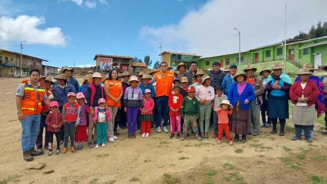 Familias de Carabamba reciben ayuda humanitaria del GORE La Libertad tras lluvias y granizada