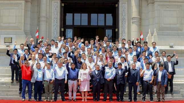 Urgente atención a la educación y salud piden al gobierno alcaldes de La Libertad