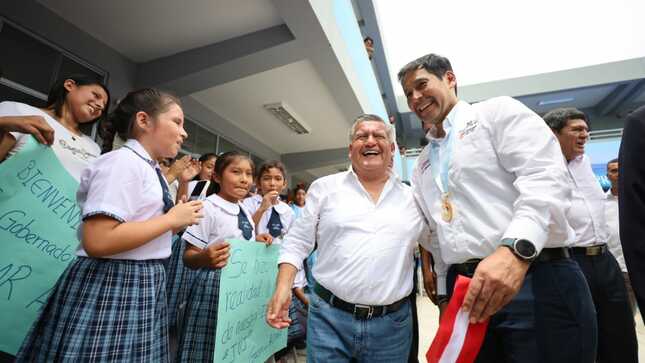 César Acuña: “Todos los colegios estatales de La Libertad tendrán luz