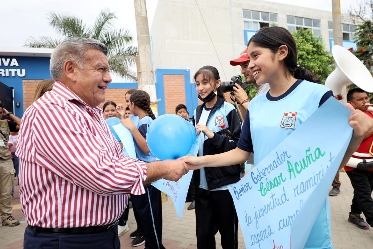 Gobernador César Acuña declara que la mejor inversión es en la educación de niños y jóvenes