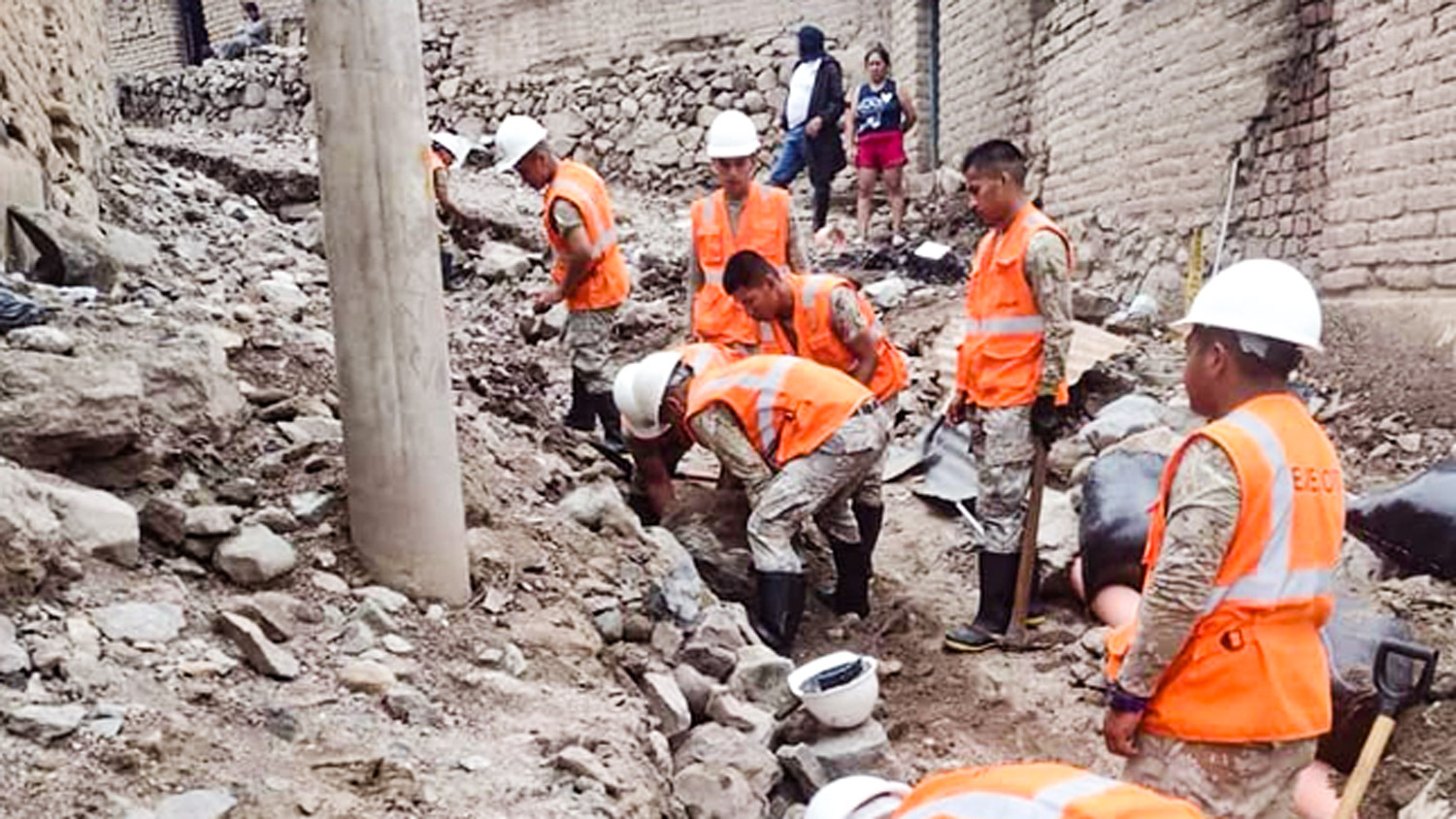 Consiguen intervención del Ejército del Perú en respuesta frente a los daños registrado en Sayán
