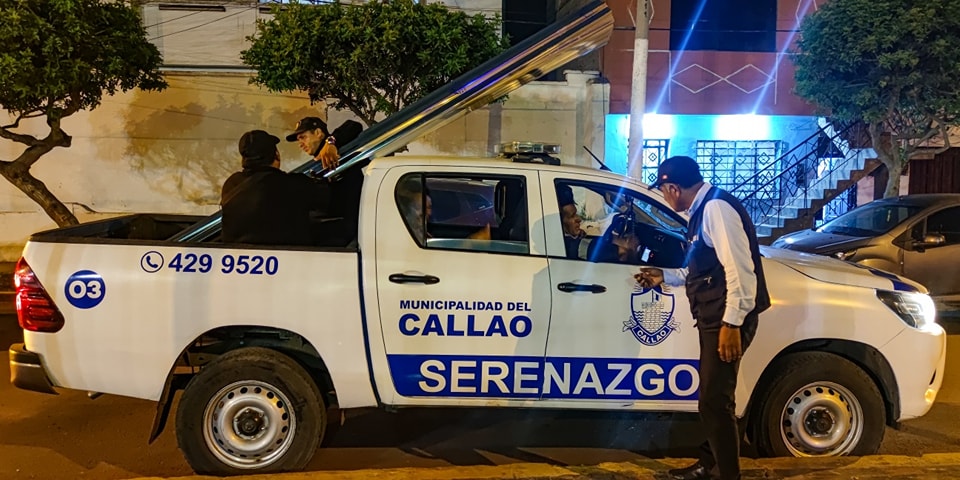 Entregamos ayuda inmediata como plástico reforzado y calaminas a nuestros vecinos del A.H. San Judas Tadeo