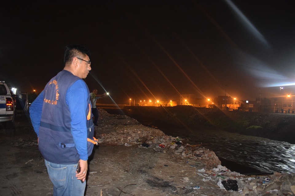Durante toda la madrugada, personal de Defensa Civil y Serenazgo de la municipalidad del Callao vigilaron el caudal del rio Chillón.