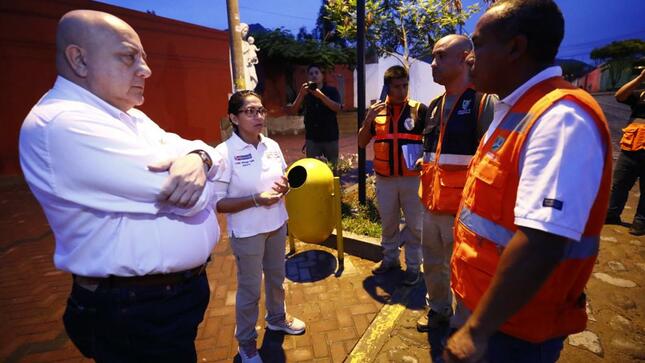 Ministros de Trabajo y Cultura recorren quebrada río Seco afectada por el huaico en Cieneguilla