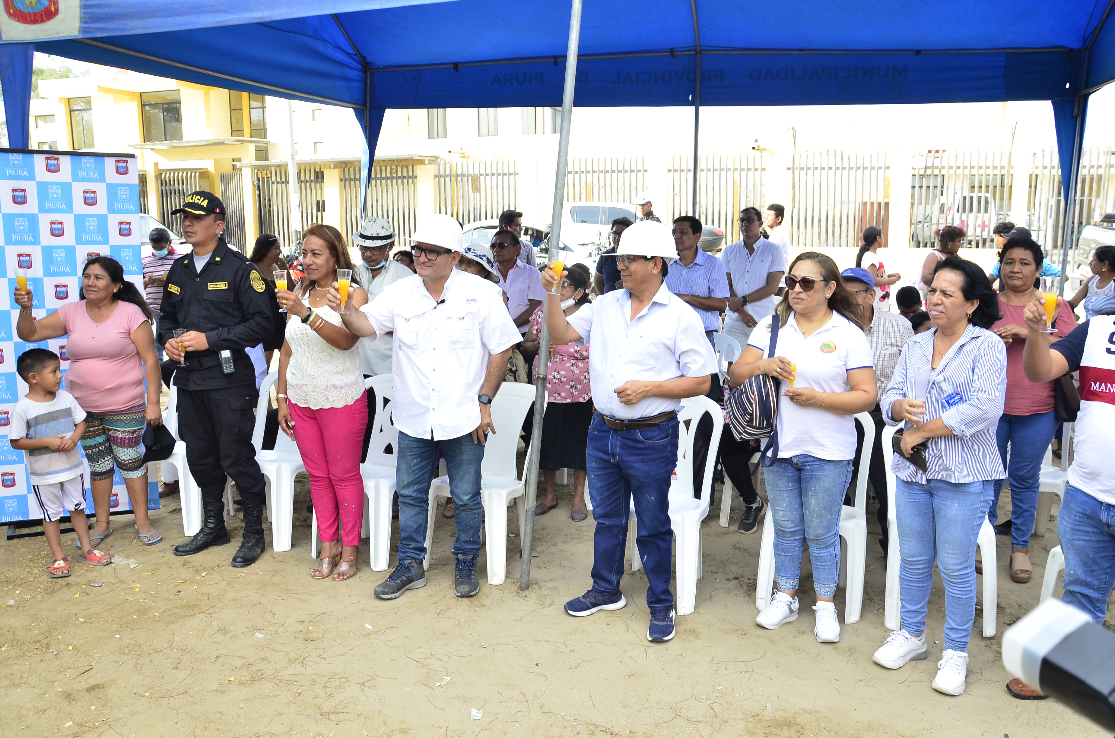 Brindis respectivo por la primera piedra