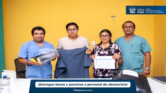 "Entrega de bota y ponchos".