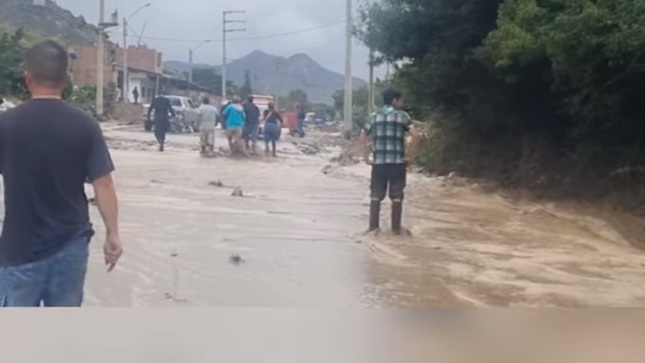 Equipo de rescate atendió a personas atrapadas tras paso de huaico en Saume